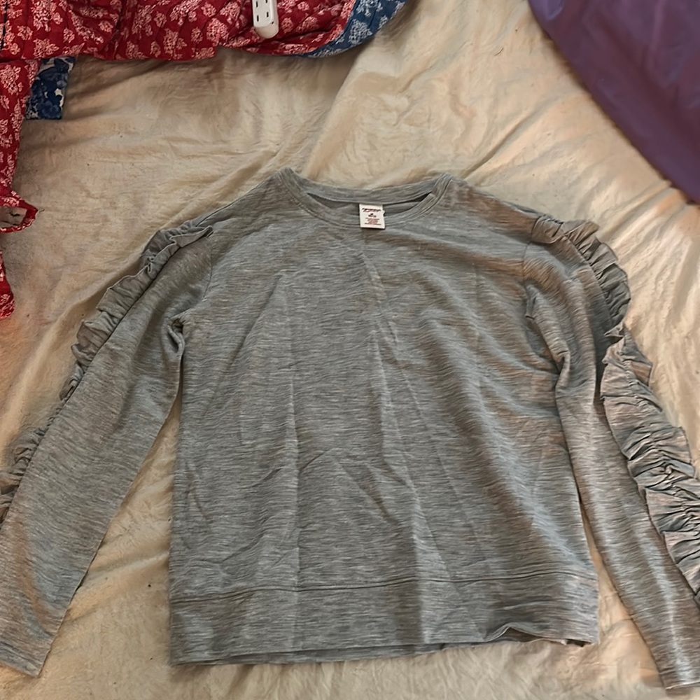Arizona long sleeve, gray, excellent condition, size 10/12 smoke free pet free